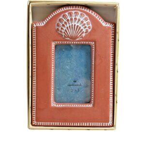 Hallmark  Photo Frame Shell With Peach Wash Ceramic 4.75x3.75” 2x3” Photo